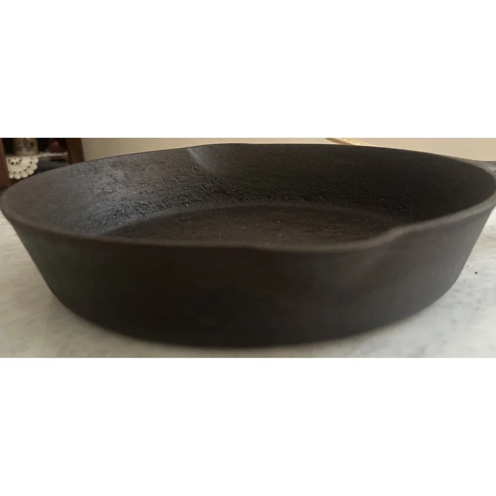 Griswold Large Block Logo - #8 Cast Iron Skillet VTG